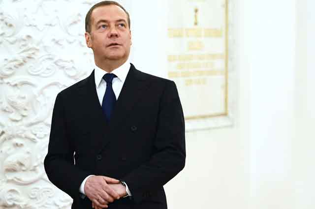 Medvedev amenință cu bomba atomică