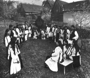 Limbă, obiceiuri, credință Limbă, obiceiuri, credință