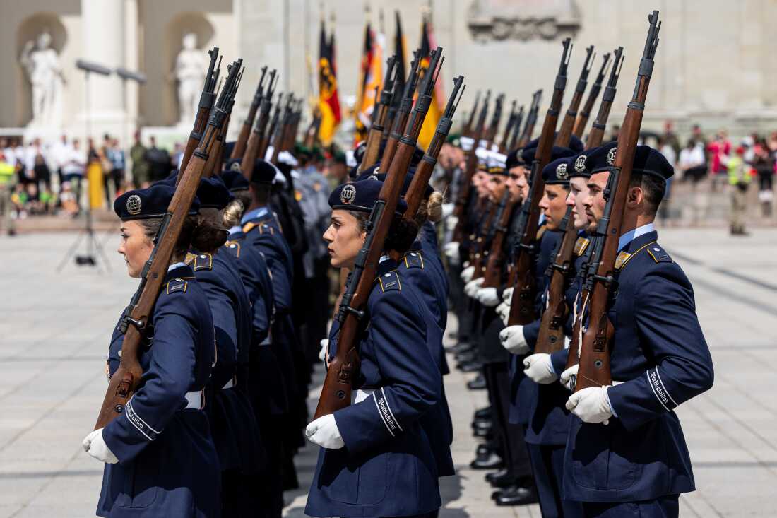 Țările europene iau în considerare reintroducerea serviciului militar (II) Țările europene iau în considerare reintroducerea serviciului militar (II)