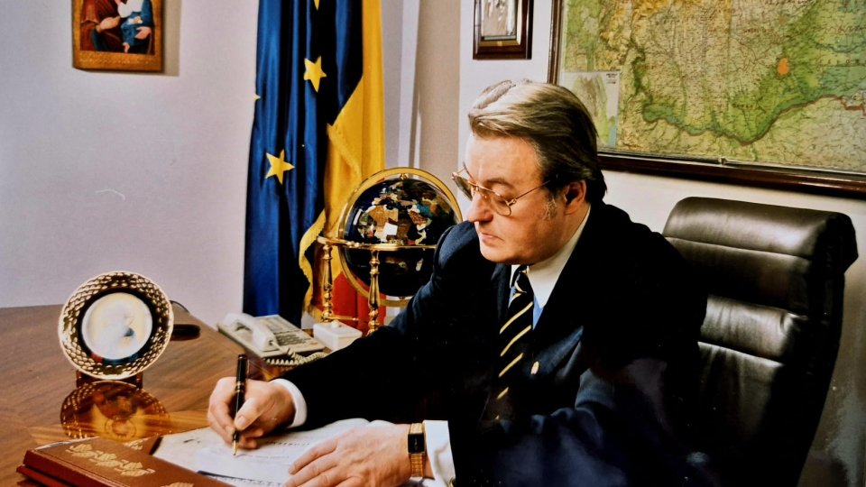 EVOCĂRI, CU ȘI DESPRE TRIBUN, LA 10 ANI DE LA MOARTEA SA EVOCĂRI, CU ȘI DESPRE TRIBUN, LA 10 ANI DE LA MOARTEA SA